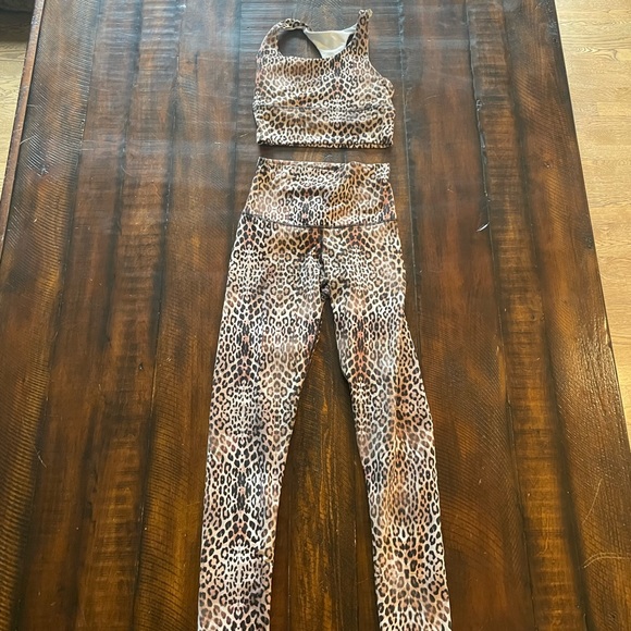 Cheetah Print Workout Set - Picture 1 of 2